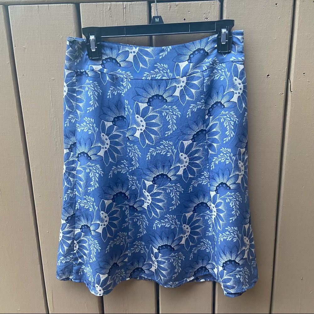 EUC Ann Taylor Loft midi blue pattern lined skirt